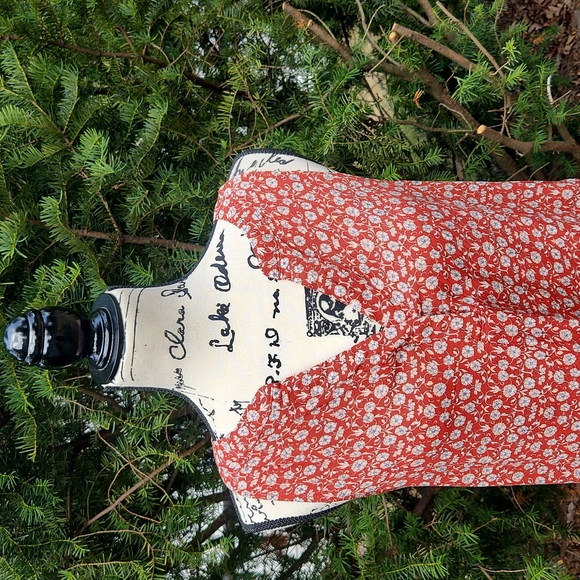 AVA CHRISTINE ▪︎ Sleeveless Tunic, V-Neck, Floral Print in a rusty red, L - Picture 3 of 8